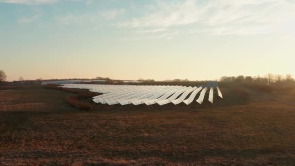 Ekologi Solkraftverk Fälten Grön Energi Elektrisk Innovation Natur Miljö Antenn — Stockvideo