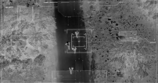 Militär Drönare Spionerar Grupp Soldater Som Patrullerar Ett Fält Från — Stockvideo