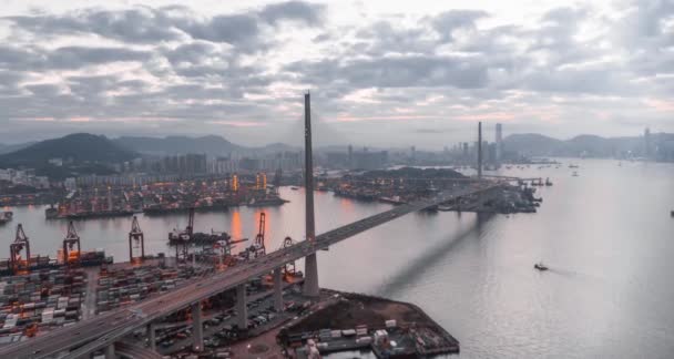 Ponte Sospeso Vicino Alla Città Sulla Costa Aerea Grande Città — Video Stock