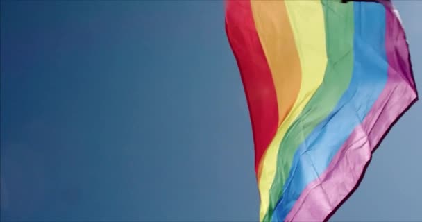 Lgbt Gay Trots Regenboog Vlag Zwaaien Tijdens Trots Viering Mensen — Stockvideo