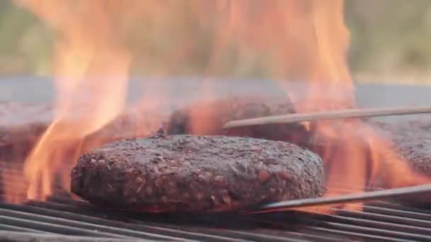 Man Fry Meat Hamburger Grill Grilling Pork Unhealthy Tasty Burger — Vídeo de Stock
