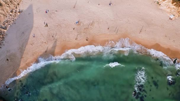 Portugália Sziklák Strand Eldugott Homokos Strand Sziklákkal Körülvéve Lagos Algarve — Stock videók