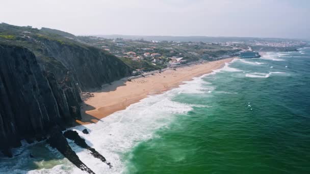 Portugal Acantilados Playa Playa Arena Aislada Rodeada Acantilados Lagos Algarve — Vídeo de stock