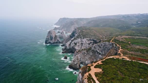 Portugal Acantilados Playa Playa Arena Aislada Rodeada Acantilados Lagos Algarve — Vídeo de stock