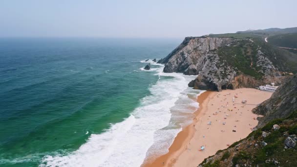 Portugalsko Útesy Pláž Osamocená Písečná Pláž Obklopená Útesy Lagos Algarve — Stock video