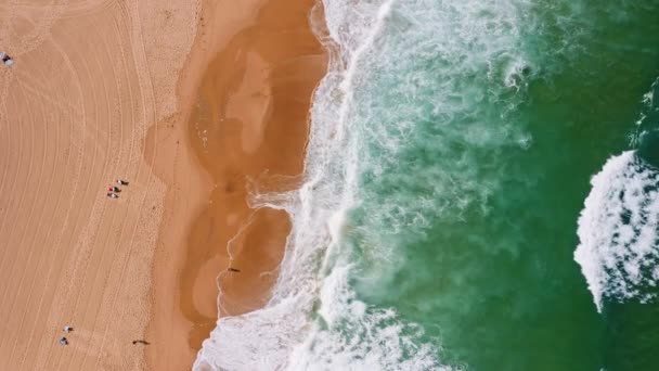 Portugal Kliffen Strand Afgelegen Zandstrand Omgeven Door Kliffen Lagos Algarve — Stockvideo