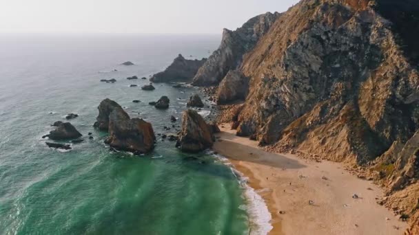 Portugal Acantilados Playa Playa Arena Aislada Rodeada Acantilados Lagos Algarve — Vídeo de stock