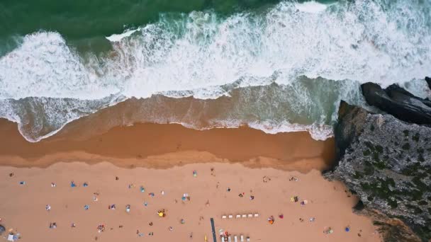 Portogallo Scogliere Spiaggia Spiaggia Sabbia Isolata Circondata Scogliere Lagos Algarve — Video Stock