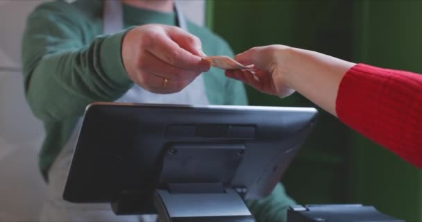 Female Customer Putting Cashier Shop Worker Money Cafe Grocery Supermarket — Vídeo de Stock