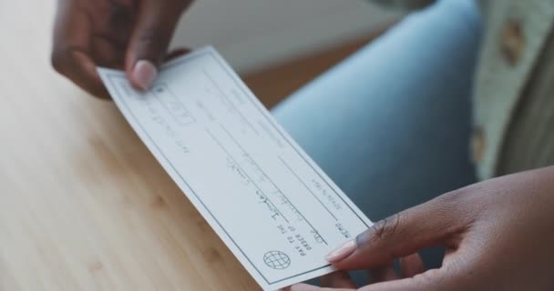 Business Woman Preparing Write Check Salary Concept Payment Check African — 비디오