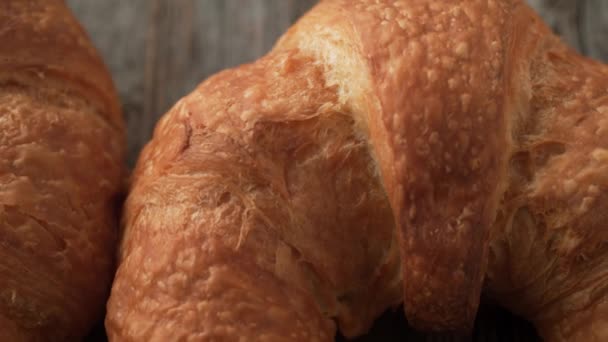 Freshly Baked Natural Bread Kitchen Table Loaf Bread Piece Food — Vídeo de Stock