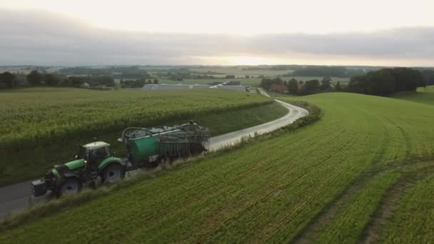 Campo Agrícola Semeadura Campo Trator Com Semeadora Realizando Semeadura Visão — Vídeo de Stock