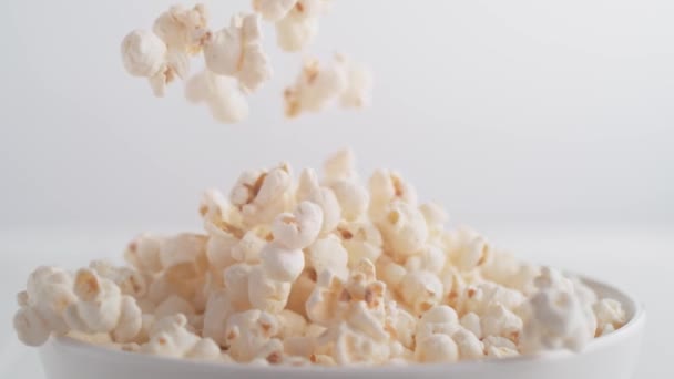 Friss Forró Popcornt Keverek Pattogatott Kukorica Gyártás Közeli Felvétele Lassított — Stock videók