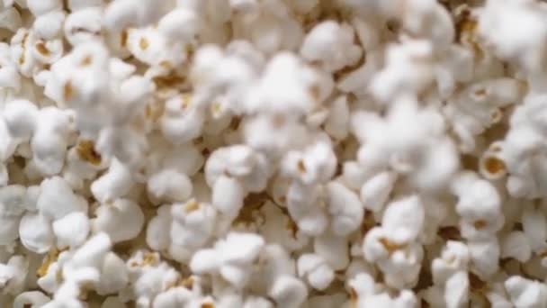 Míchám Čerstvý Horký Popcorn Detailní Záběr Produkce Popcornu Zpomaleném Filmu — Stock video