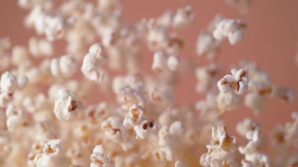 Mencampur Popcorn Segar Pendekatan Produksi Popcorn Dalam Gerakan Lambat Latar — Stok Video