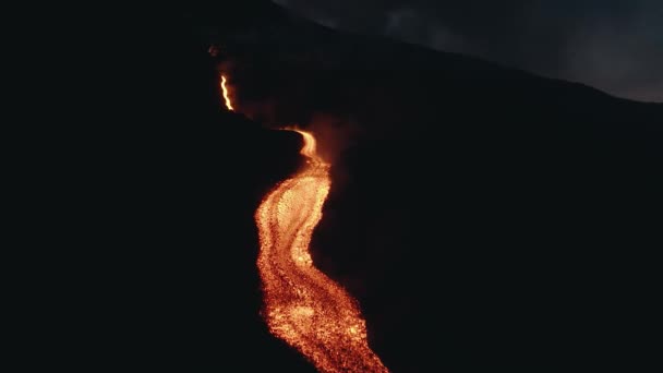 Vulkanutbrott Halvön Flytande Lava Och Kratrar Utbrott Vulkan Med Explosioner — Stockvideo