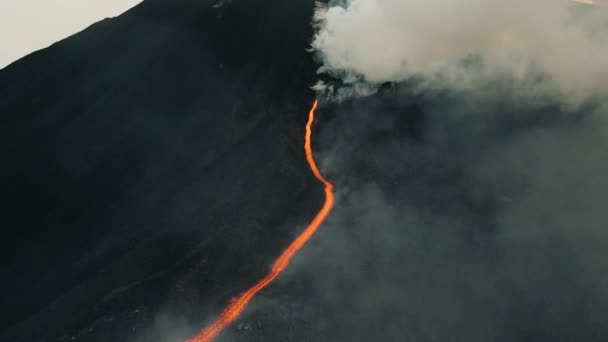 Виверження Вулкана Півострові Тече Лава Кратери Виверження Вулкана Вибухами Гарячої — стокове відео