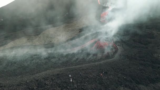 Erupção Vulcânica Península Lava Fluida Crateras Vulcão Erupção Com Explosões — Vídeo de Stock
