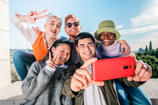 Five Multiracial Friends Taking Photo Mobile Phone Posing Front Camera — ストック写真