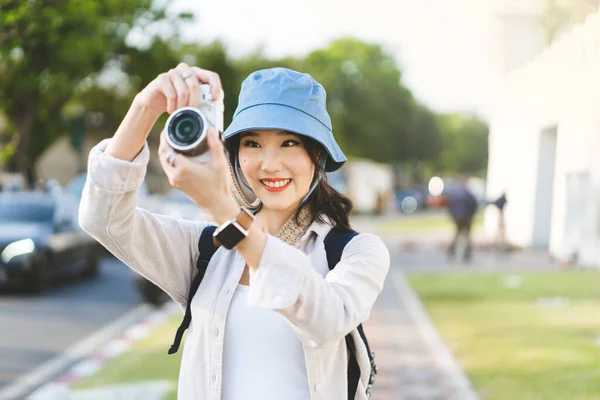 Attractive Happy Smile Young Adult Asian Woman Traveller Wear Blue — Stock Photo, Image