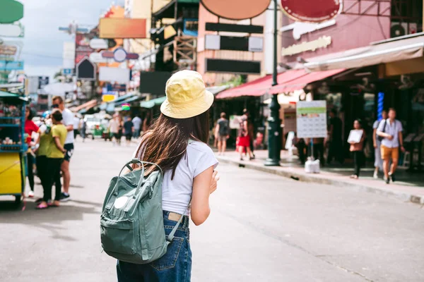 Junge Asiatische Reisende Glückliche Frau Weißem Hemd Mit Rucksack Von — Stockfoto