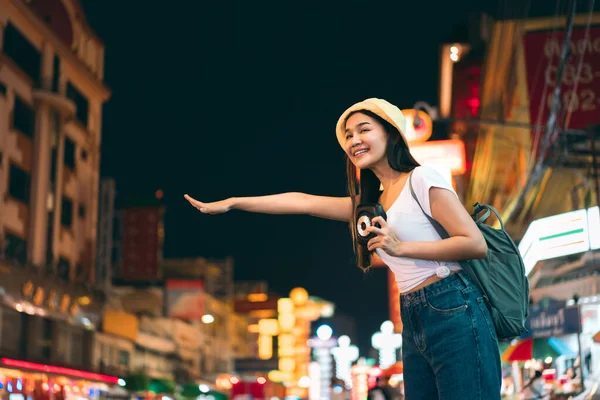 Concepto Vacaciones Verano Joven Asiático Solo Viajero Adulto Mujer Llamar — Foto de Stock