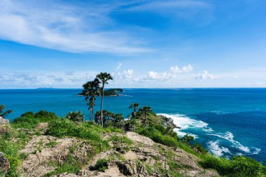 Laem Phromthep, ünlü varış noktası. Gün batımında güzel bir bakış açısı. Yurtiçi turizm ve deniz ve ada. Phuket, Tayland