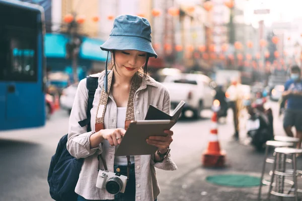 Attractive Happy Young Adult Asian Woman Traveller Wear Blue Hat — Foto de Stock