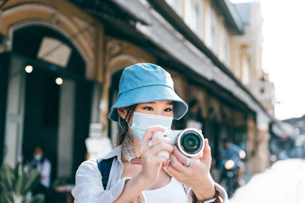 Joven Adulto Asiático Mujer Mochila Viajero Usar Mascarilla Para Corona — Foto de Stock