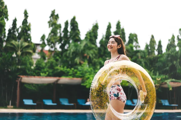 Zuidoost Azië Vakantie Zomer Reizen Concept Vrolijke Glimlach Jonge Volwassen — Stockfoto