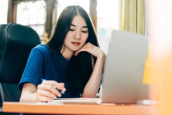 Bleiben Sie Hause Büro Lifestyle Konzept Junge Erwachsene Freiberuflerin Asiatische — Stockfoto