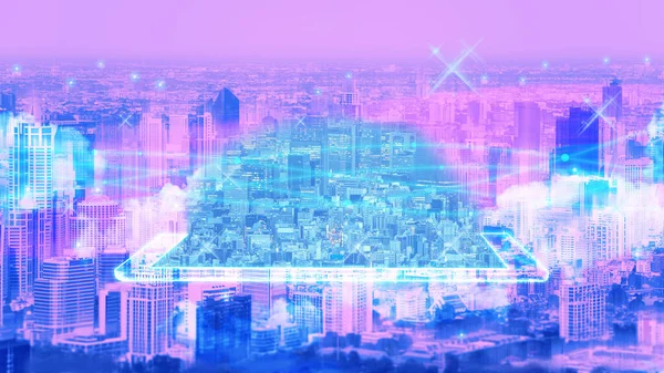 Siber punk temalı gelecekçi hologram şehri. Gelecekteki veri ağında ve iş konseptinde metaçağ teknolojisi artışı. Dijital oyun bağlantısı.