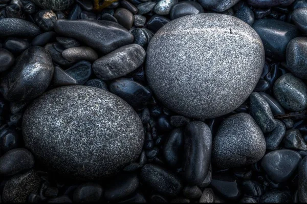 Галечные Камни Черном Фоне — стоковое фото