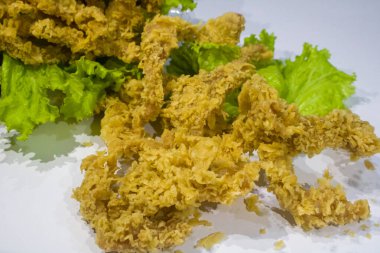 Hala sıcakken yenecek kadar lezzetli çıtır tavuk.