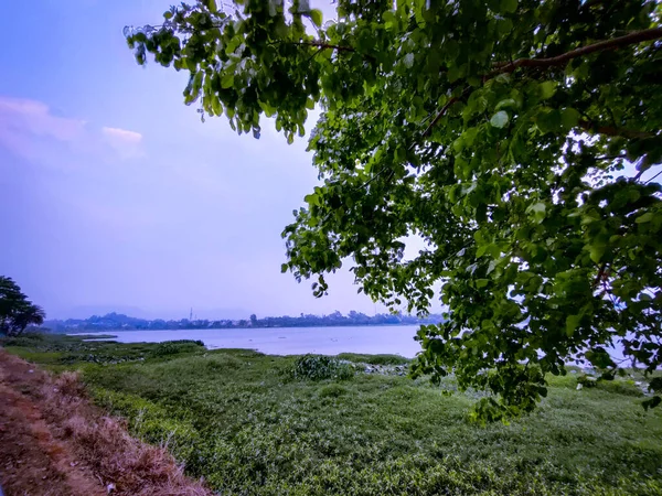 Boş yollarda bisiklet sürmek