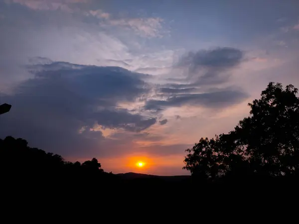 Piękny Zachód Słońca Chmurami Słońcem — Zdjęcie stockowe