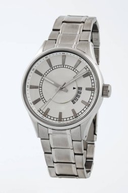 Kol saati beyaz arkaplanda izole edildi.