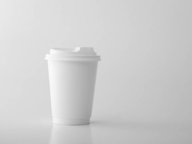 Beyaz plastik kapaklı beyaz paket kağıdı..