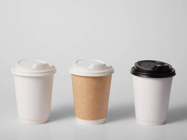 Три Паперові Чашки Білому Тлі — стокове фото