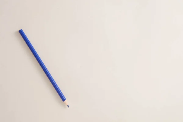 Isolierter Blauer Bleistift Mit Weißem Hintergrund — Stockfoto