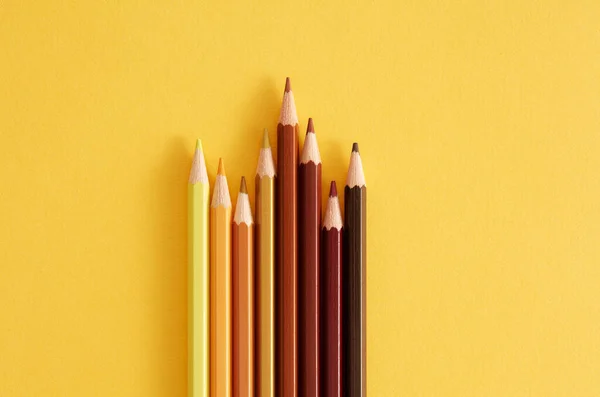 Barevné Tužky Žlutém Pozadí — Stock fotografie