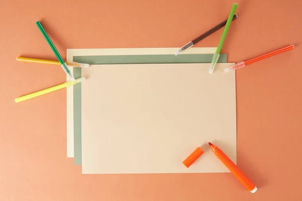 Colorato Torna Scuola Piatto Laici Appunti Sfondo Marrone — Foto Stock