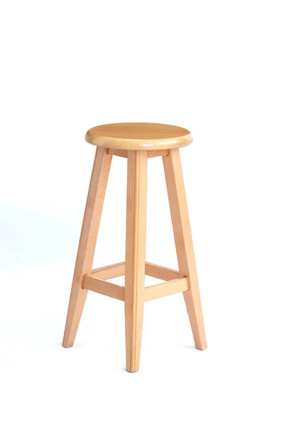 Beyaz arka plan üzerinde izole ahşap sandalye.