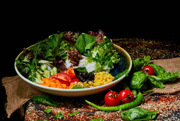 Lezzetli Karışık Pizza, en güzel manzara.