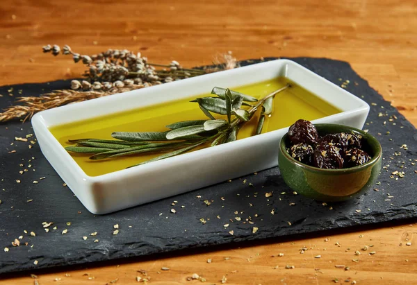 zeytinyağı ve Siyah Zeytin