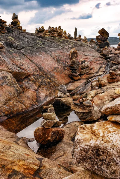 Pyramids Stones Stacked Tourists Create Interesting Norwegian Landscape Scandinavia Fjord — Stock Photo, Image