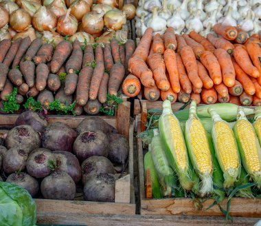 Pazarda taze sebzeler