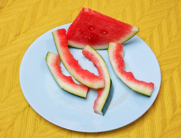 Wassermelone Scheiben Geschnitten Auf Einem Teller — Stockfoto