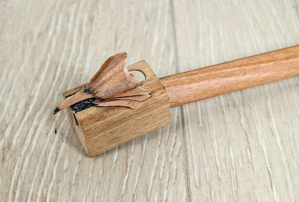 Cuchara Madera Con Una Cuerda Sobre Fondo Blanco — Foto de Stock