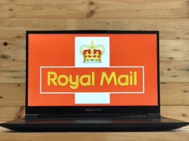 Malang, Endonezya - 1 Haziran 2022: Royal Mail logo uygulaması dizüstü ekranda. Royal Mail, İngiliz çokuluslu posta ve kurye şirketidir..